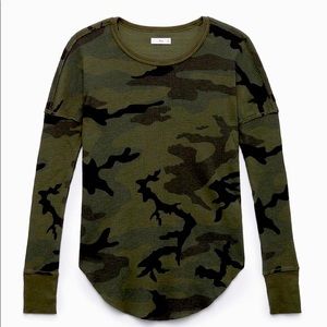 Aritzia | TNA Alder Thermal T, Camo Print, Sz M